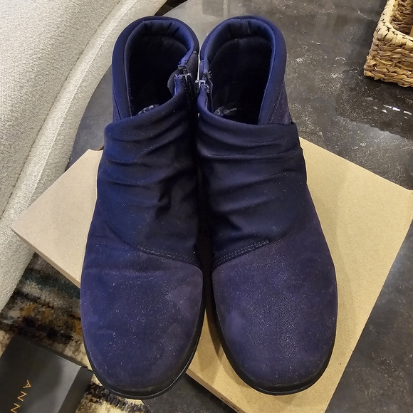 Clarks Cloud steppers booties - Picture 2 of 7